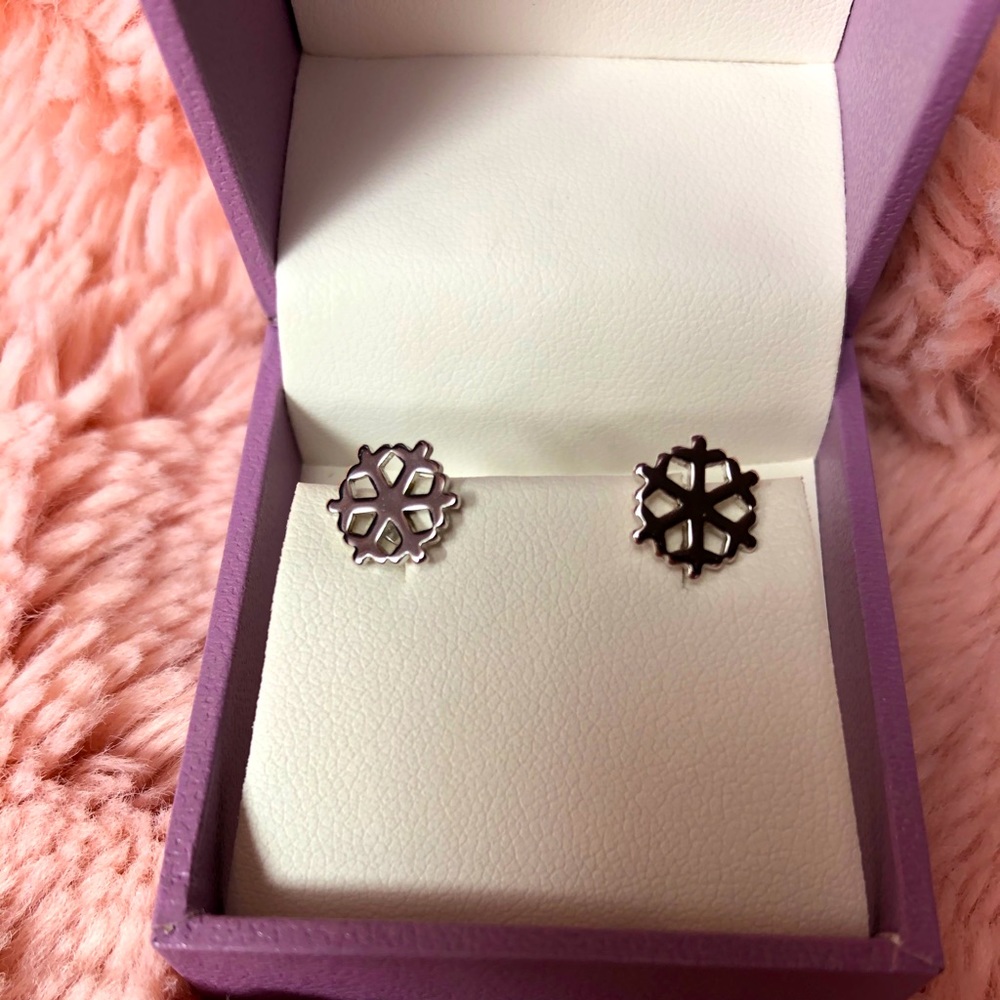 Snowflake Stud Earrings Authentic Sterling Silver 925